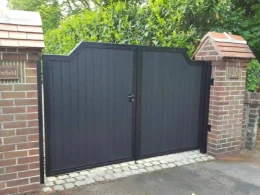 composite-fencing-gate-3